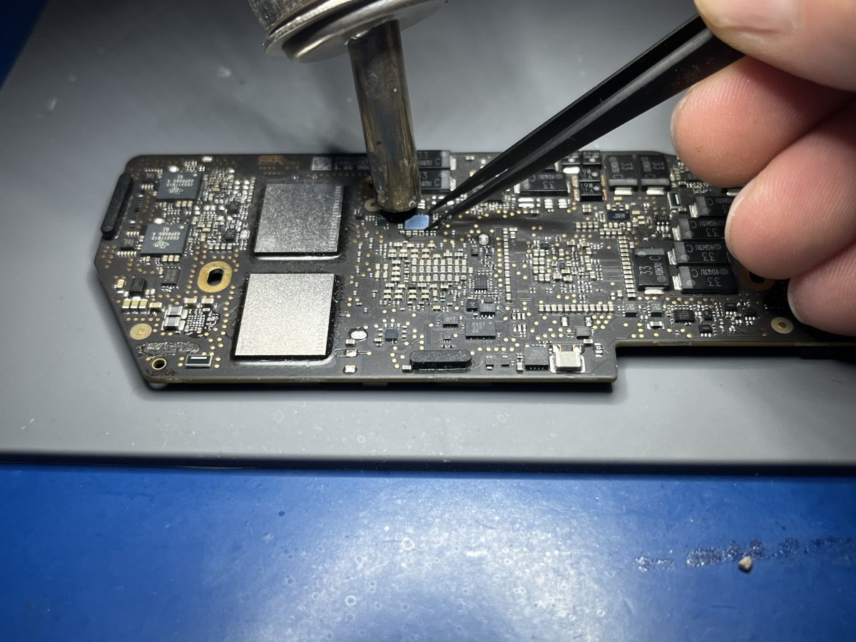 Micro-Soldering – Logicboard-Reparatur bei RepairSpot Regensburg
