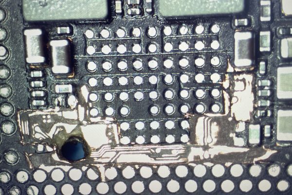 MacBook-Werkstatt Regensburg — Logic-Board-Reparatur am Mikroskop